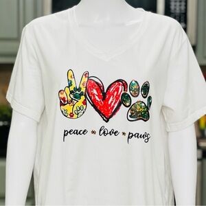 Graphic Tee Peace Love Paws 𝙓𝙇